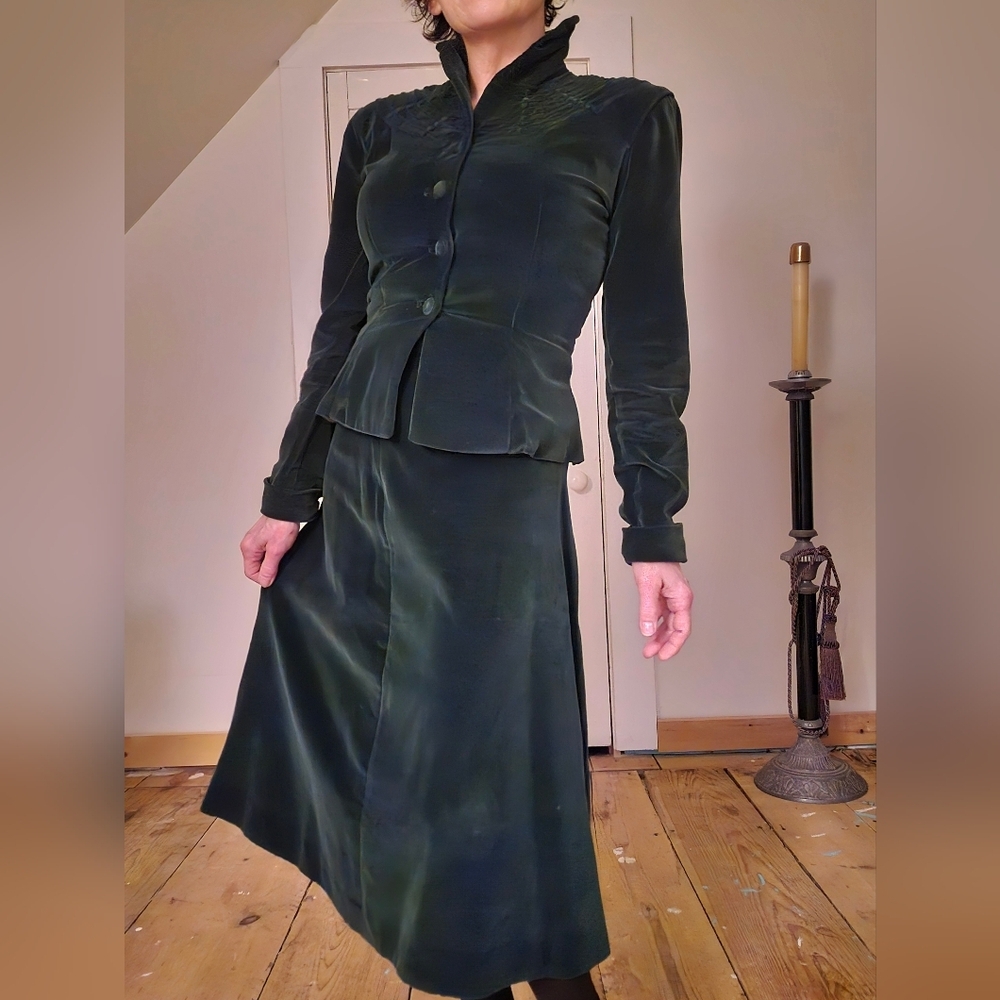 Vintage 1940s Women's Emerald Green Velvet Jacket & Skirt Set Size Small